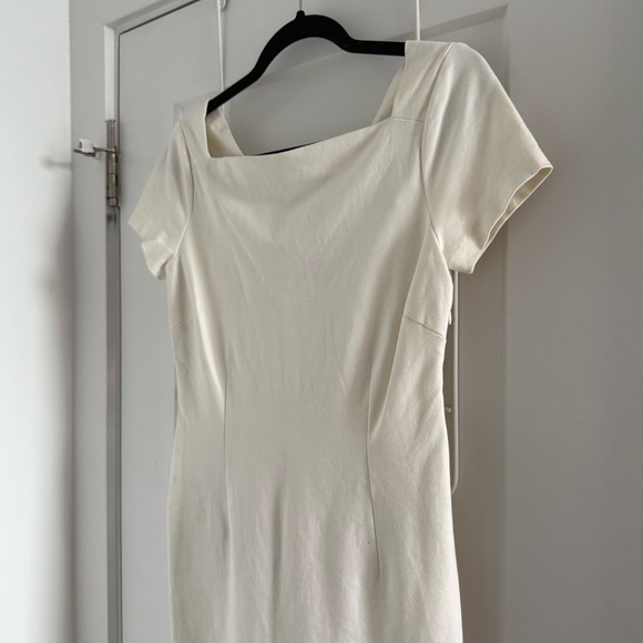 Banana Republic classic white knit short sleeve sheath dress - size 4 (Small) - Picture 3 of 5
